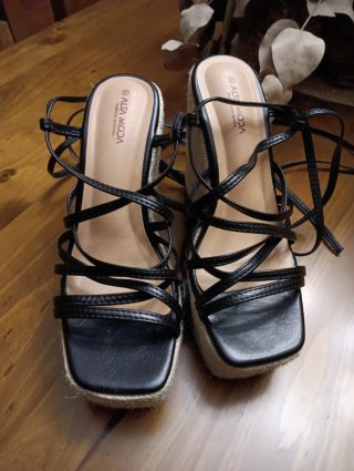 Sandalias cuña negras tiras N37