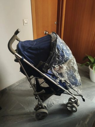 Carrito de bebé azul
