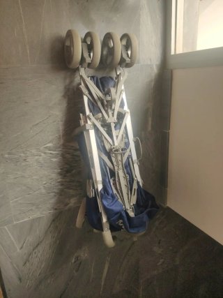 Carrito de bebé azul