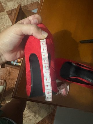 Zapatos de tacón rojos
