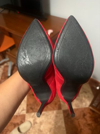 Zapatos de tacón rojos