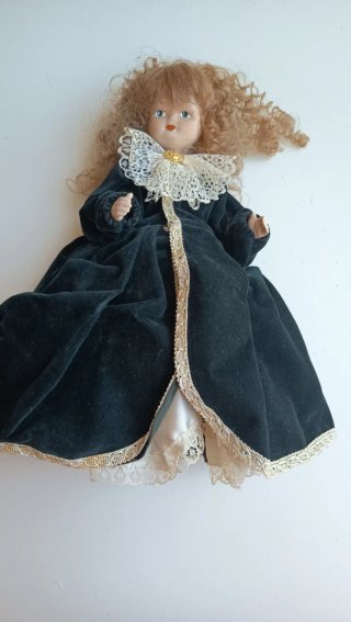 Bambola porcellana vintage abito scuro