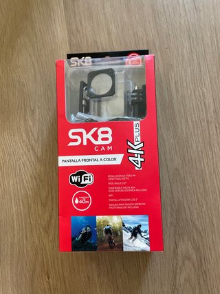 Cámara SK8 4K PLUS con pantalla frontal a color