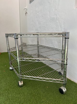 Estantería Metálica Hexagonal con Ruedas