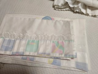Dos juegos de sabanas para cuna, sábado y almohada