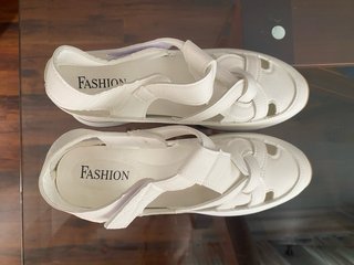 Sandalias cuña polipiel mujer