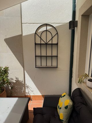 Estantería de pared metal y madera