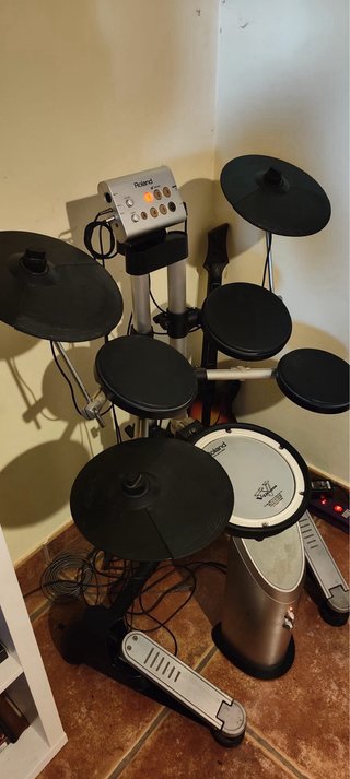 Batería Electrónica Roland Modelo HD-1+ altavoz