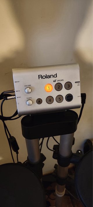 Batería Electrónica Roland Modelo HD-1+ altavoz