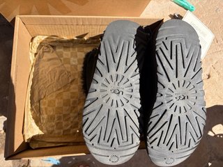 Botas UGG Negras Niña Talla 30