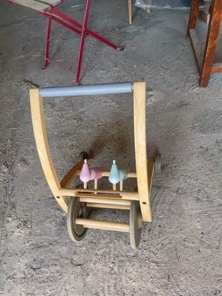 Caminador de madera para bebé