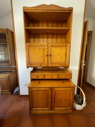 Mueble rústico madera maciza con vitrina