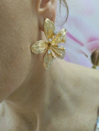 H603 Orecchini fiore grandi inox oro con pietre