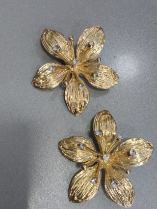 H603 Orecchini fiore grandi inox oro con pietre