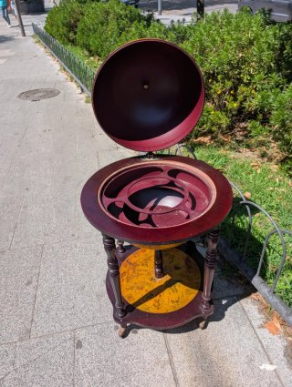 Mesa coctelera globo terráqueo