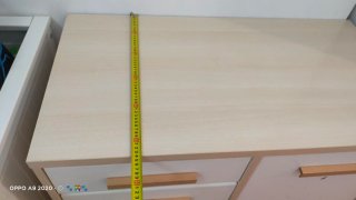 Cajonera beige y blanca