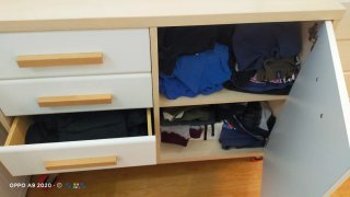 Cajonera beige y blanca