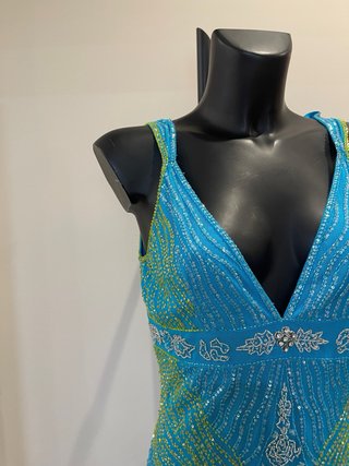 Vestido fiesta azul y verde con pedrería