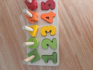 Puzzle de madera con números y formas