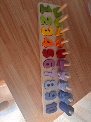 Puzzle de madera con números y formas