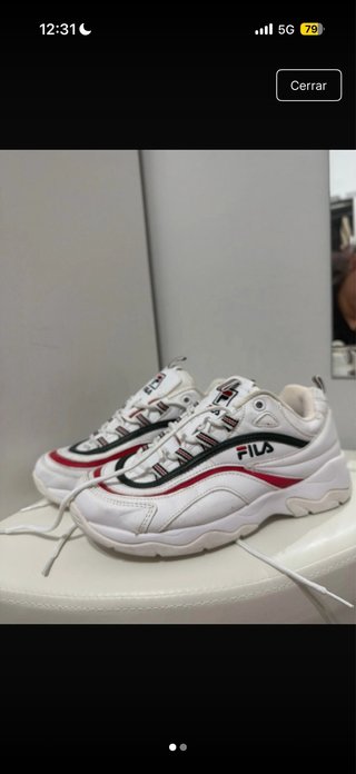 Zapatillas Fila Blancas y Rojas
