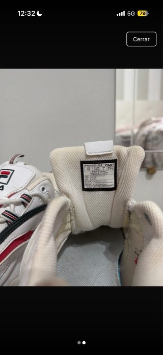 Zapatillas Fila Blancas y Rojas