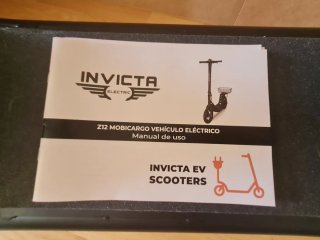 Patinete eléctrico Invicta con cesta
