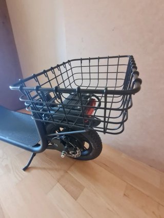 Patinete eléctrico Invicta con cesta