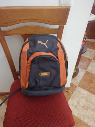 Mochila Puma naranja y gris
