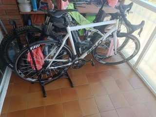 Bicicleta de carretera Ridley blanca