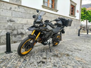 Voge 900DSX A2 Limitada Negra y Dorada