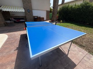 Mesa de ping pong azul plegable