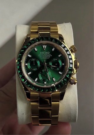 Reloj Seiko Dorado con Bisel Verde