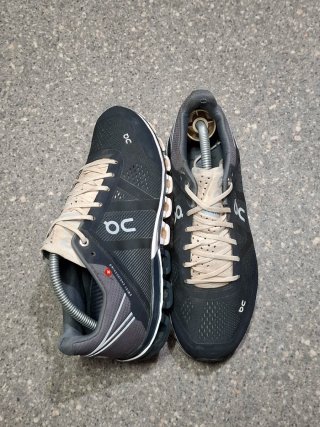 On Running scarpe da corsa 37