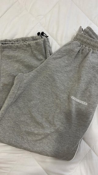 Pantalones grises