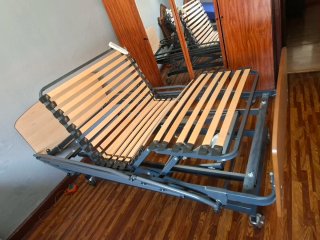 Cama articulada de carro con colchón anti-escaras