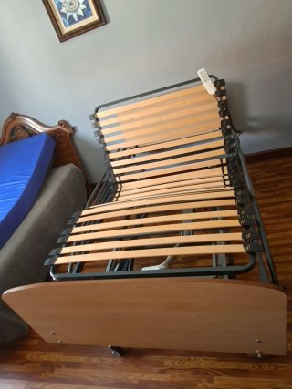 Cama articulada de carro con colchón anti-escaras