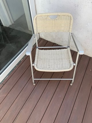 Silla de mimbre y metal sin estrenar