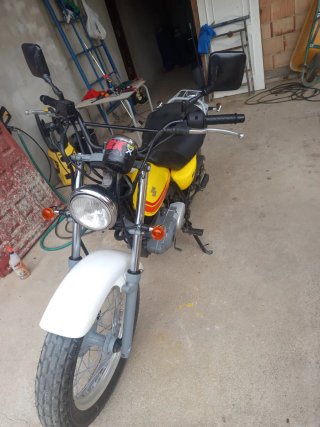 Suzuki Van Van 125 Amarilla