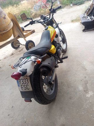 Suzuki Van Van 125 Amarilla