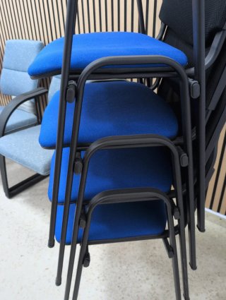 Sillas de oficina apilables (4 unidades)