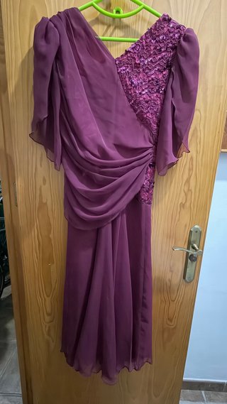 Vestido de fiesta morado con lentejuelas