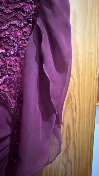 Vestido de fiesta morado con lentejuelas