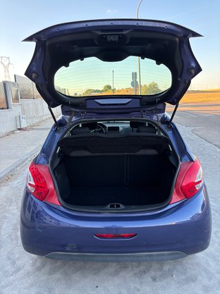 Peugeot 208 2013