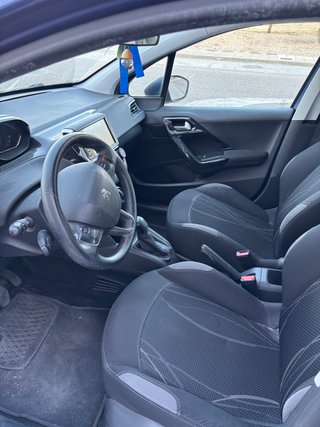 Peugeot 208 2013
