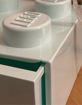 Caja de metal y plástico