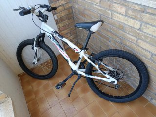 Bicicleta Monty KY5 20' blanca