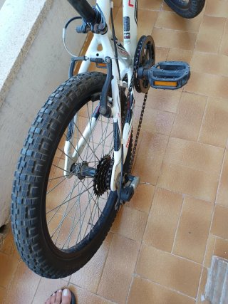 Bicicleta Monty KY5 20' blanca