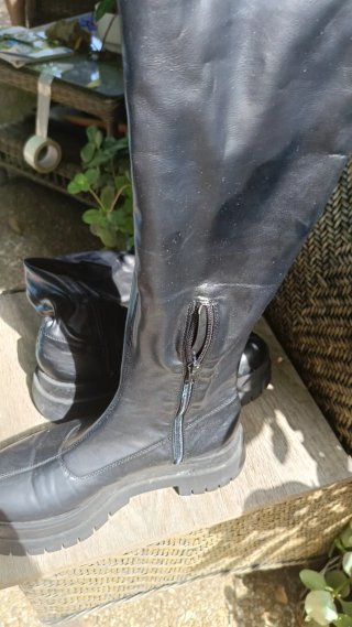 Botas altas negras con cremallera