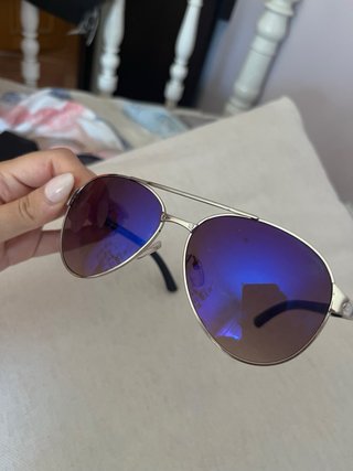 Gafas de sol aviador plateadas y moradas
